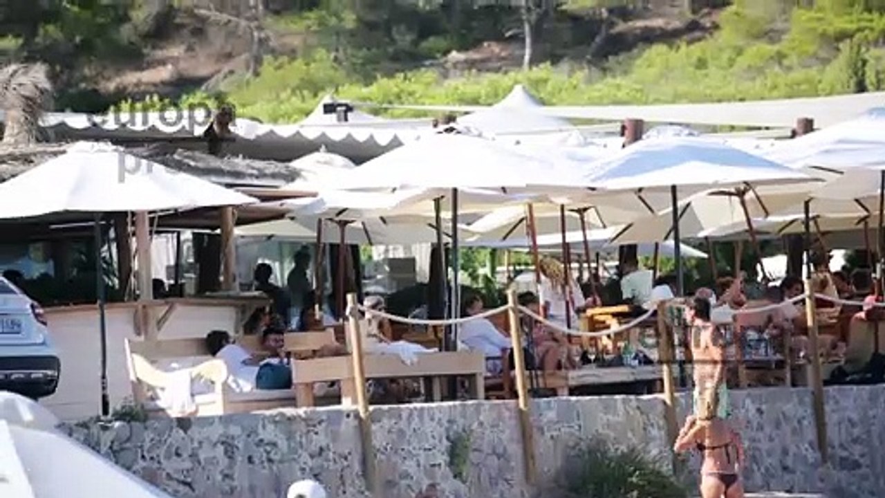 Cayetana Guillén Cuervo luce tipazo en Ibiza