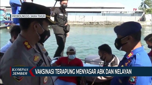 Vaksinasi Terapung di Selat Madura Menyasar ABK dan Nelayan