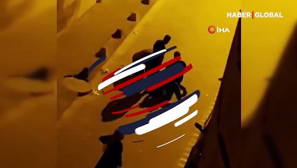 Ailesine bıçak çeken genci komşuları dövdü