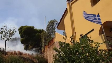 Grecia continúa luchando contra las llamas