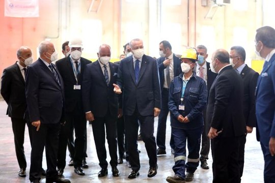 Cumhurbaşkanı Erdoğan ile kaynak yapan usta Melek Tuğ: Türk kadınına, Türk kadının gücüne, emeğine güvenmeye devam edin