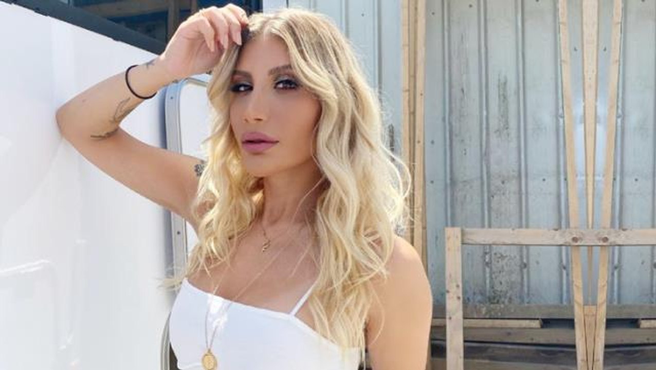 İrem Derici, şarkıcı Cem Belevi ile aşk yaşadığı iddiasını yalanladı