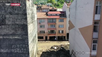 Çocuklarını kurtardı kendisine uzatılan yardım eline uzanamadı