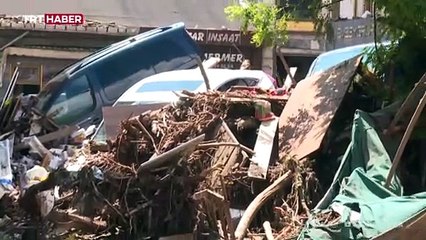 Sel felaketinde çöken yol hayat kurtardı