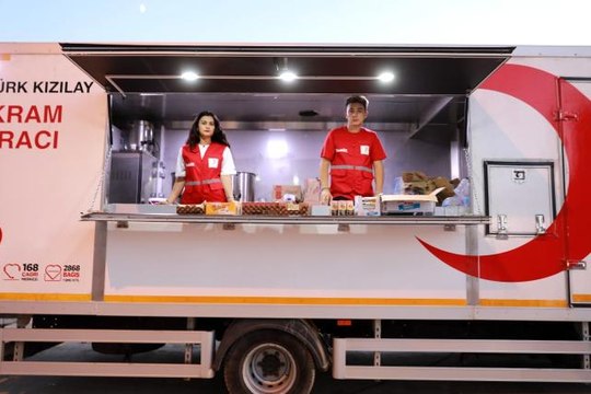 Son dakika gündem: Türk Kızılay gönüllüleri, sel felaketinden etkilenen vatandaşları yalnız bırakmıyor