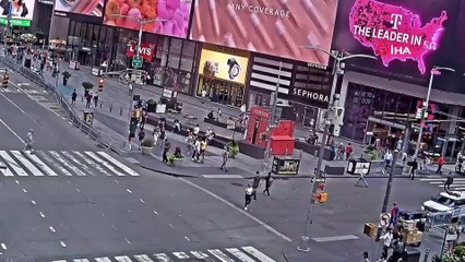 - Times Meydanı’nda şüpheli paket alarmı