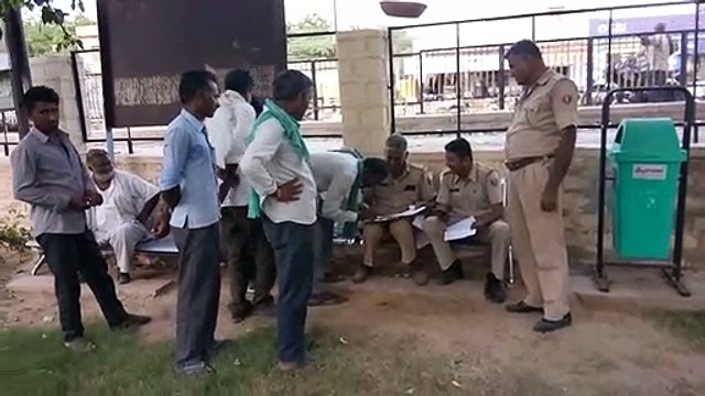 प्रेमी युगल ने पेड़ पर फंदा लगाकर जान दी