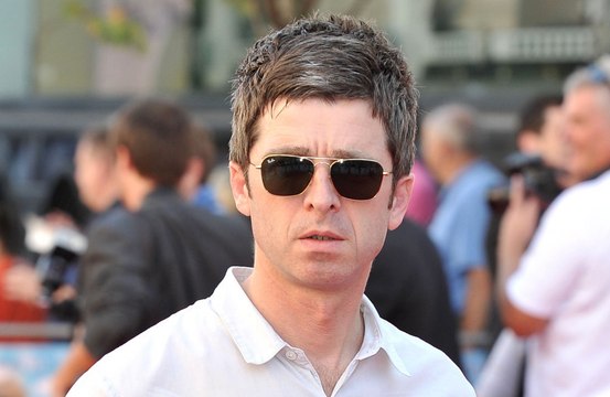 Noel Gallagher admet qu'il oublie souvent les paroles de ses chansons : J'invente des trucs