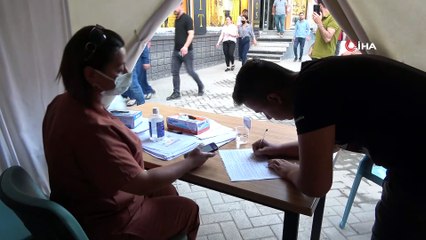 Yüksekovalılar 'Mavi'den çıkmamak için her şeye rağmen aşılarını yapıyorlar