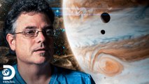 ¿Qué es esa enorme mancha oscura sobe Júpiter? | Los Secretos de la Nasa | Discovery En Español