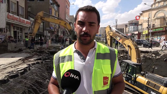 Yüksekova Cengiz Topel Caddesi yenileniyor