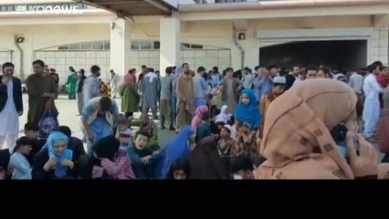 Паника в аэропорту Кабула, несмотря на обещания талибов вести "открытую и инклюзивную" политику