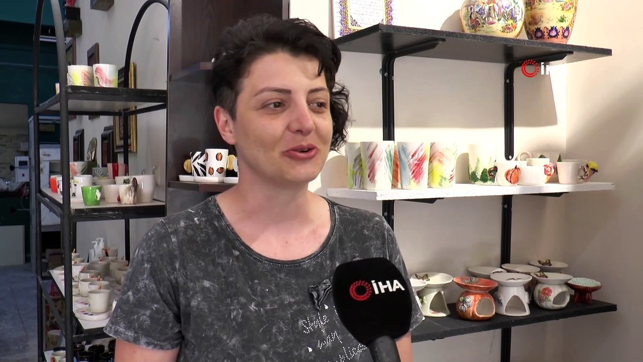 Hobi olarak başladığı seramik işinde yurtdışına açıldı