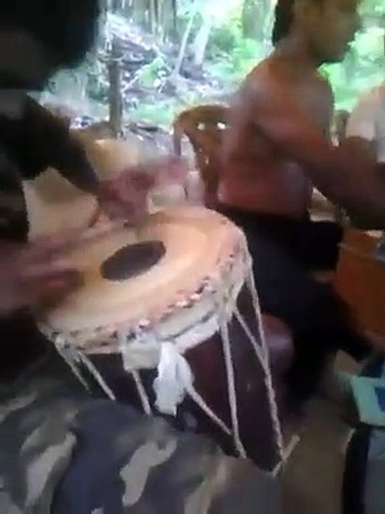 Dholki player in neighbor country | पड़ोसी देश में ढोलकी खिलाड़ी