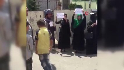 Afganistan'da 4 kadın Taliban'ı protesto etti