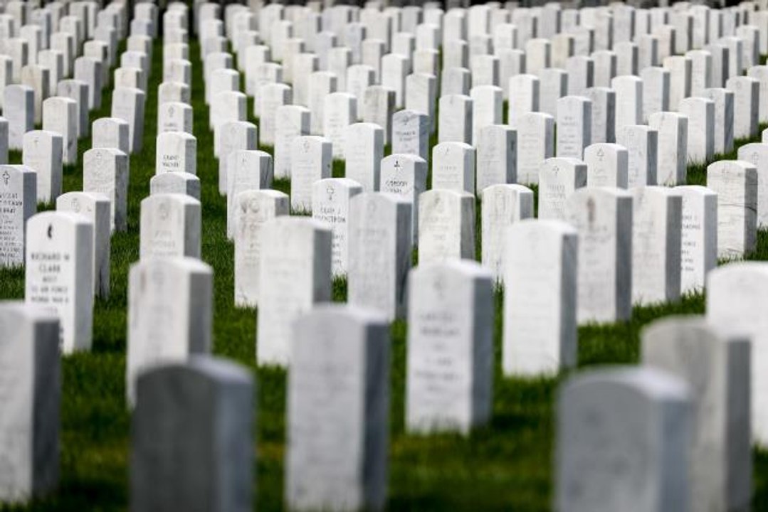 ABD'nin Afganistan'da 20 yıl süren en uzun savaşında 2 bin 400'den fazla Amerikan askeri yaşamını yitirdi