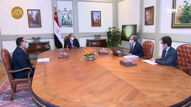 شاهد.. الرئيس عبد الفتاح السيسي يجتمع برئيس مجلس الوزراء ووزير الكهرباء والطاقة المتجددة