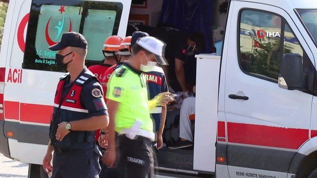 - Yolcu otobüsü kırmızı ışıkta bekleyen minibüse çarptı: 4 yaralı