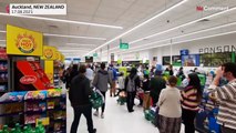 Yeni Zelanda’da 3 günlük karantina kararının ardından halk süper marketlere hücum etti