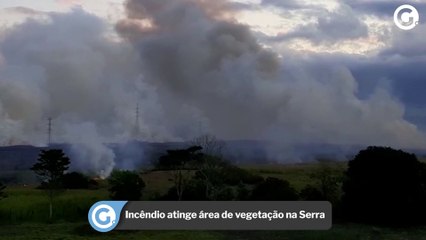 Download Video: Incêndio atinge área de vegetação na Serra