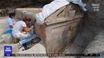[이 시각 세계] 이탈리아 폼페이서 2천 년 된 석관 발견