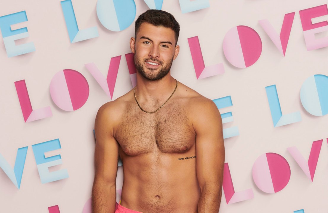 Love Island: Liam Reardon is 'in love' with Millie Court