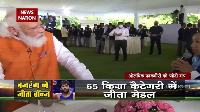 जब PM Modi ने Neeraj Chopra से कहा तुम्हारा भाला Auction कर दूं, देखें ओलंपिक चैम्पियंस के साथ PM Modi