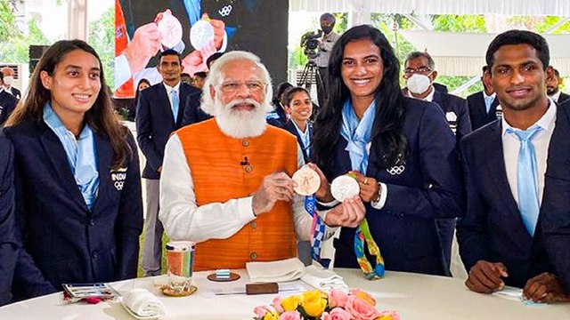 PM Modi encouraged Olympic medalists for the future