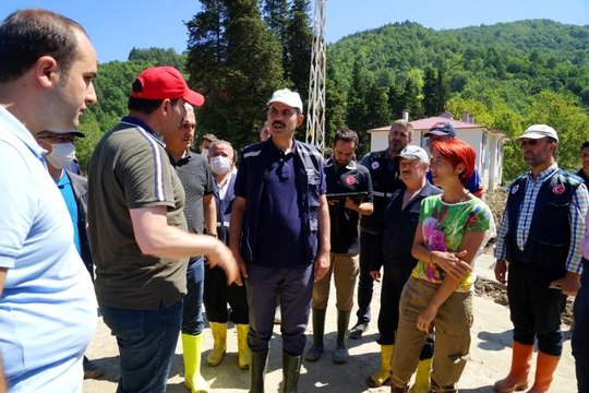 Son dakika haberleri | Bakan Kurum, selde zarar gören binaları yerinde inceledi