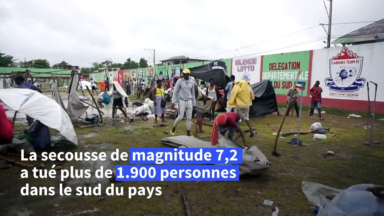Haïti: les sinistrés du séisme construisent des abris de fortune