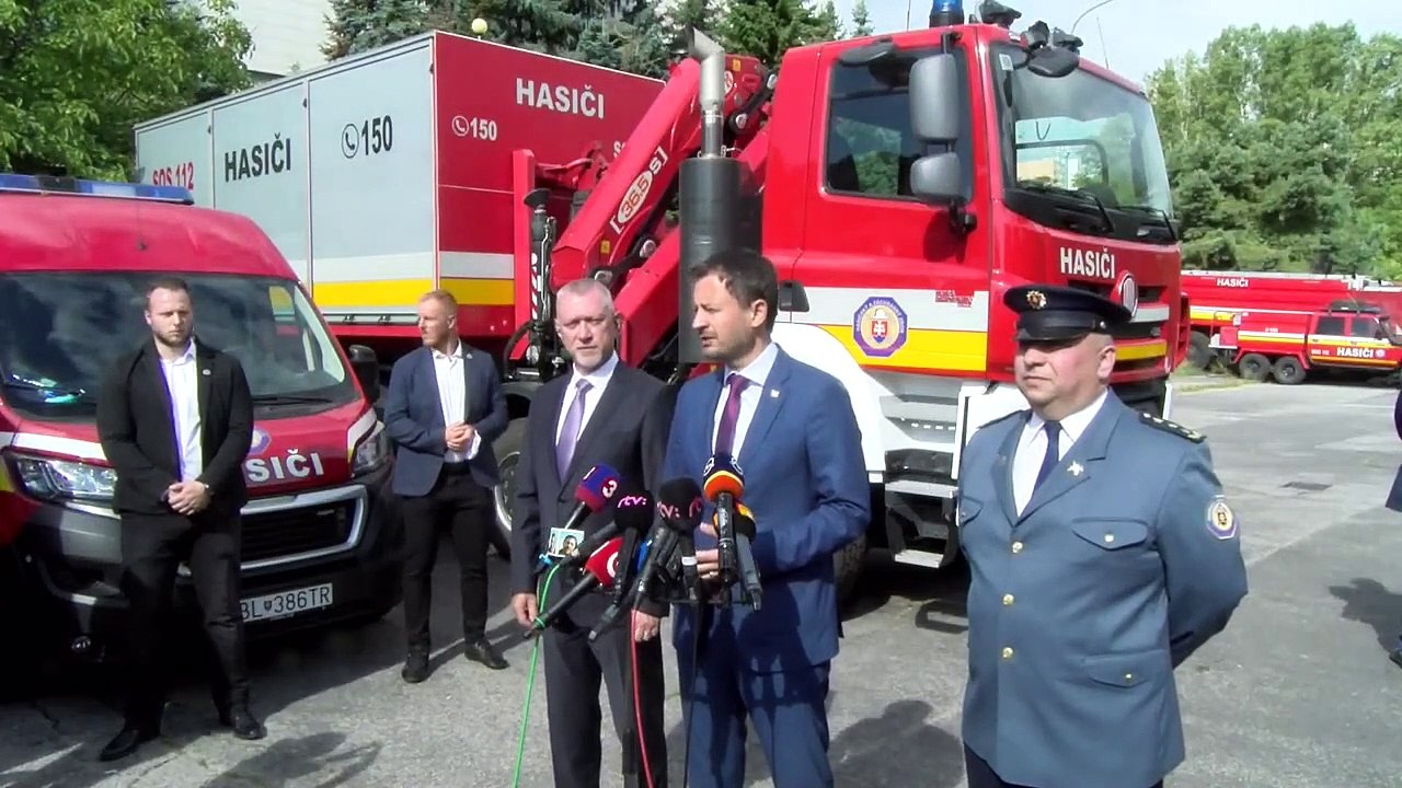 ZÁZNAM:Predseda vlády E. Heger privítal členov hasičského a záchranného zboru, ktorí zasahovali v Grécku