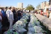 Diyarbakır Büyükşehir Belediyesi kırsaldaki çiftçiye malzeme yardımında bulundu