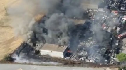 Roma - Brucia autodemolitore in zona Laurentina (18.08.21)