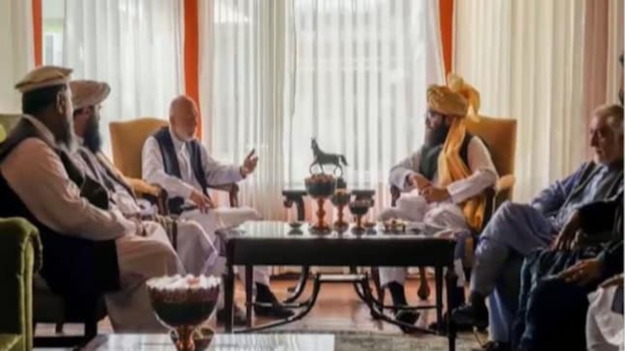 Taliban leaders hold meeting with former Afghan...