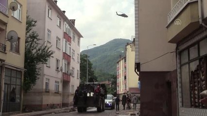 KASTAMONU - Bozkurtlu imam 30'dan çok kişiyi bulunduğu binanın çatısından helikoptere ulaştırıp kurtulmasını sağladı