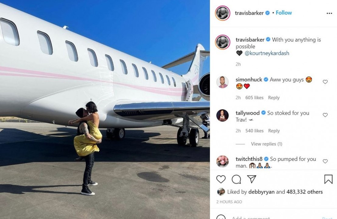 Travis Barker agradece apoio de Kourtney Kardas...