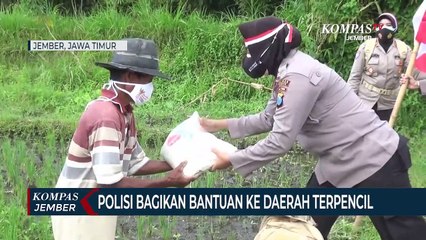 Polisi Bagikan Bantuan ke Warga di Daerah Terpencil Terdampak Pandemi