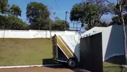 Corpo de Edson Francisco do Nascimento, que foi vítima de acidente de trabalho, dá entrada no IML