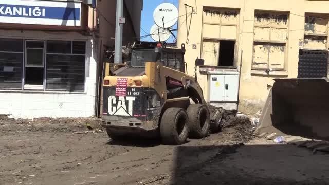 KASTAMONU - Sel felaketi yaşanan Bozkurt'ta yaralar hızla sarılmaya devam ediyor