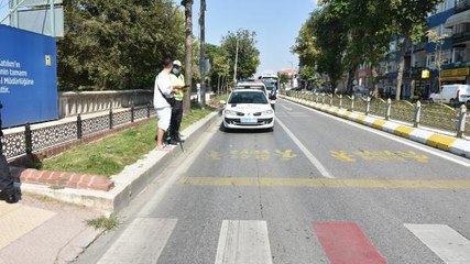 YAYA GEÇİDİNDE OTOMOBİLİN ÇARPTIĞI 2 KİŞİ YARALANDI; SÜRÜCÜ GÖZALTINDA