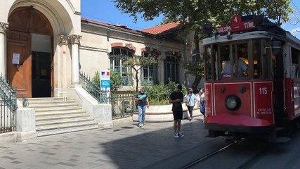 KİRA SÖZLEŞMELERİ BİTTİ, EŞYALARINI ALMAK İÇİN BİLE FRANSA KONSOLOSLUĞU'NA SOKULMUYORLAR