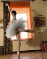 La ballerine Maria Khoreva danse sur une pointe pendant une minute... impressionnant