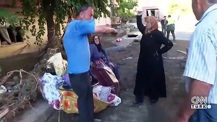 Hasarlı konutlara hüzünlü veda