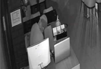 Son dakika gündem: NUSAYBİN'DE KAFEDE HIRSIZLIK ANI KAMERADA