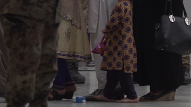 Repatriados italianos y civiles afganos llegan en un segundo avión a Roma