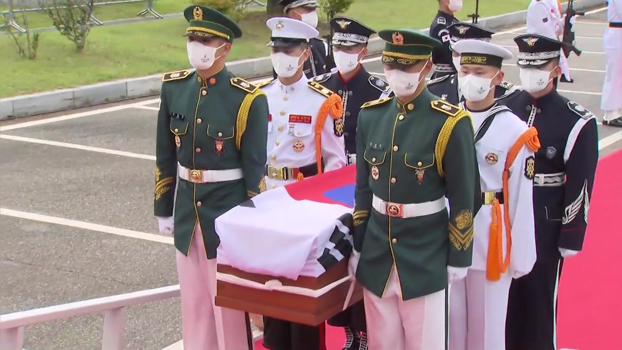 홍범도 장군, 고국 땅 영면...文 "국민에게 큰 희망 될 것" / YTN
