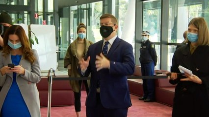 Pressure mounts as NSW records 633 COVID cases