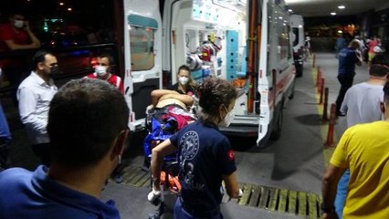 'Kız gibi oynamayın' diyerek tartıştıkları polis memurunu vurdular