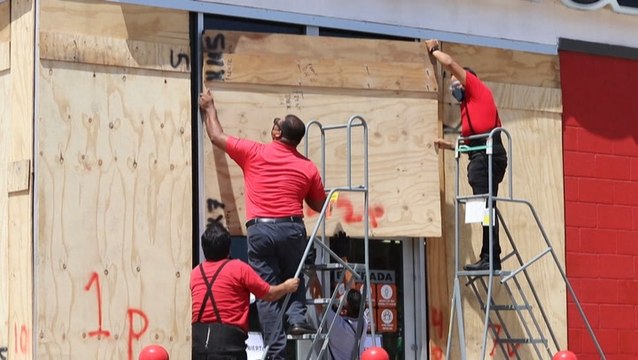 Cancun braces for Hurricane Grace as tourists continue relaxing