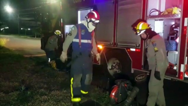 Incêndio atinge extensa área de vegetação no Bairro Fag; Bombeiros foram mobilizados